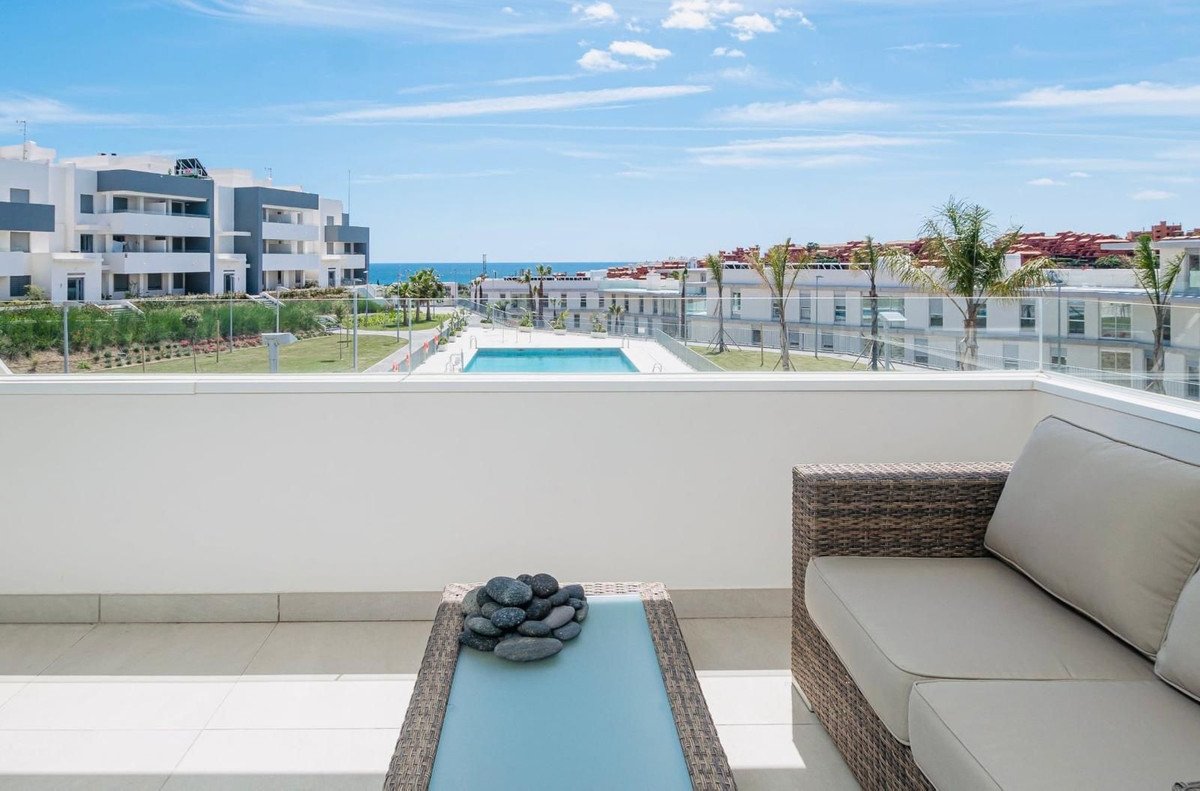 3 Bed Middle Floor Apartment in Estepona