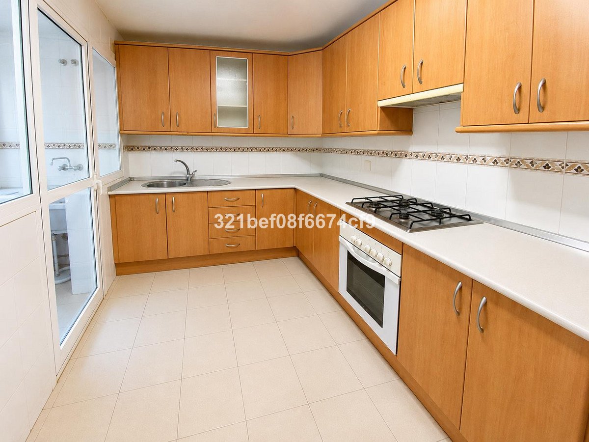 4 Bed Ground Floor Apartment in Teatinos