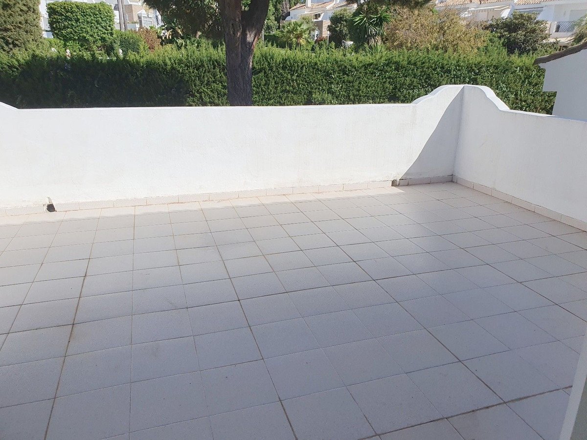 2 Bed Penthouse in El Paraiso