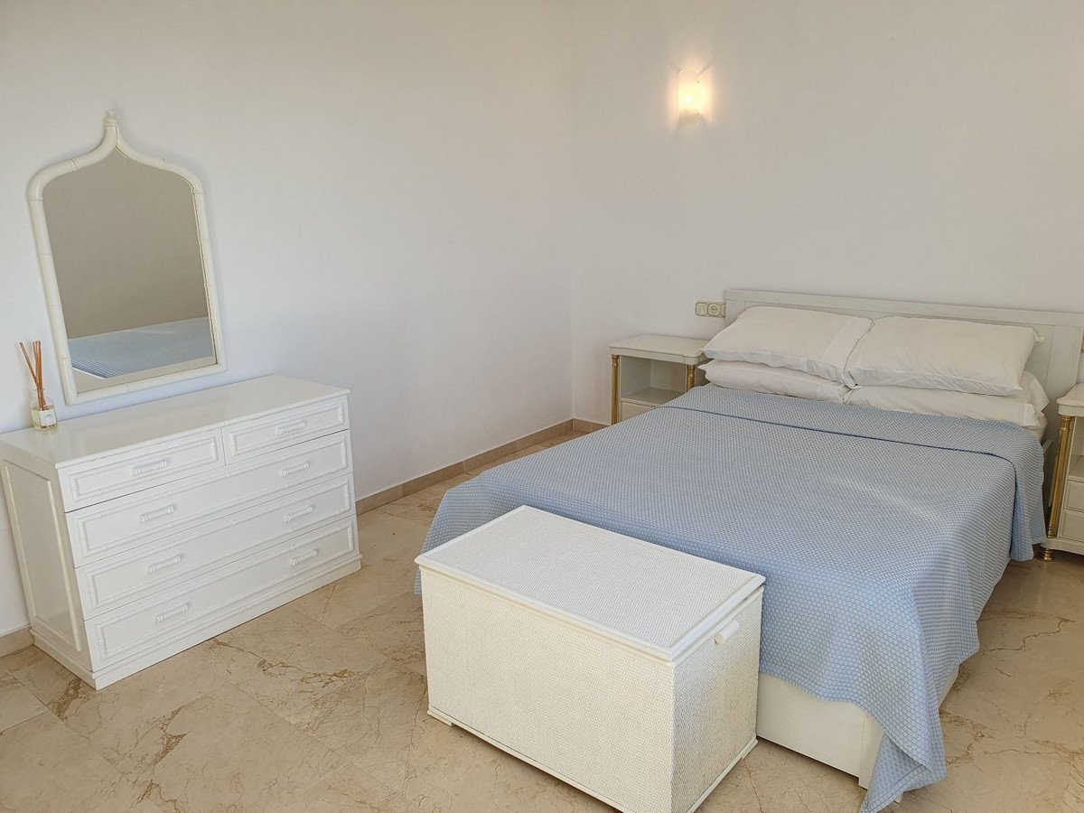 2 Bed Penthouse in El Paraiso