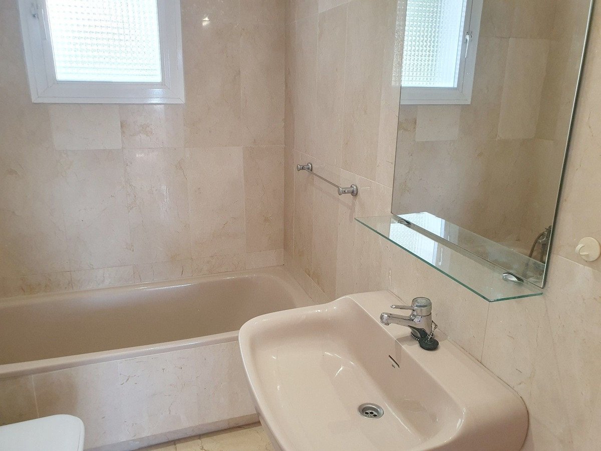 2 Bed Penthouse in El Paraiso
