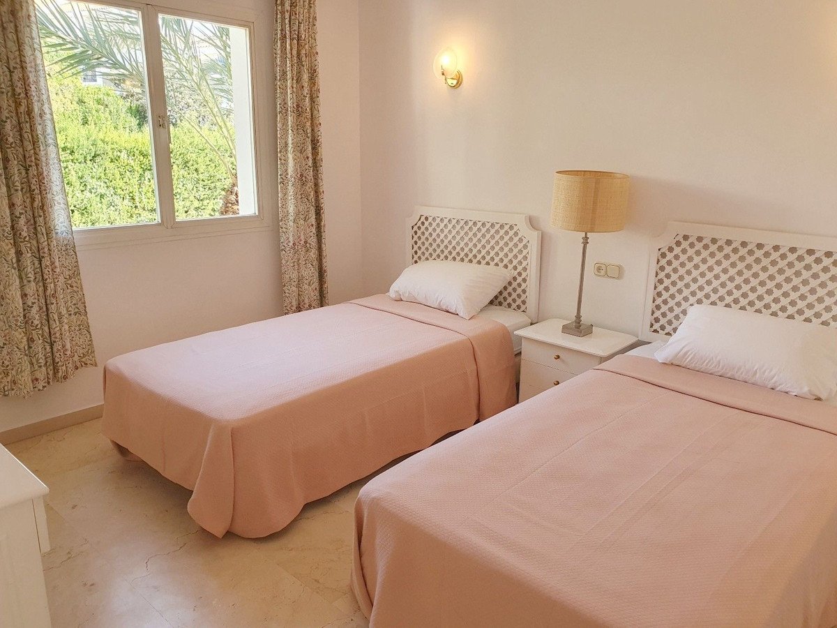 2 Bed Penthouse in El Paraiso