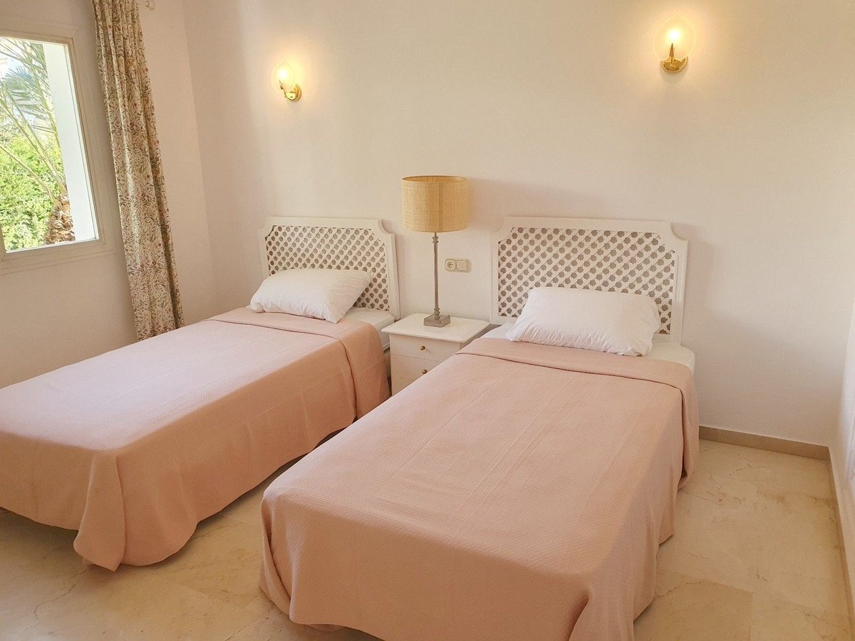 2 Bed Penthouse in El Paraiso