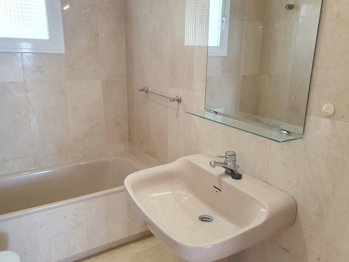 2 Bed Penthouse in El Paraiso