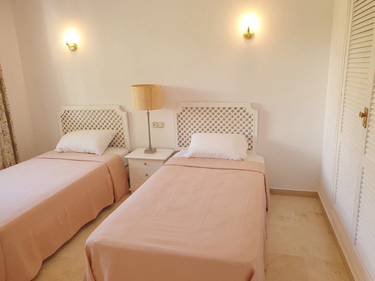 2 Bed Penthouse in El Paraiso