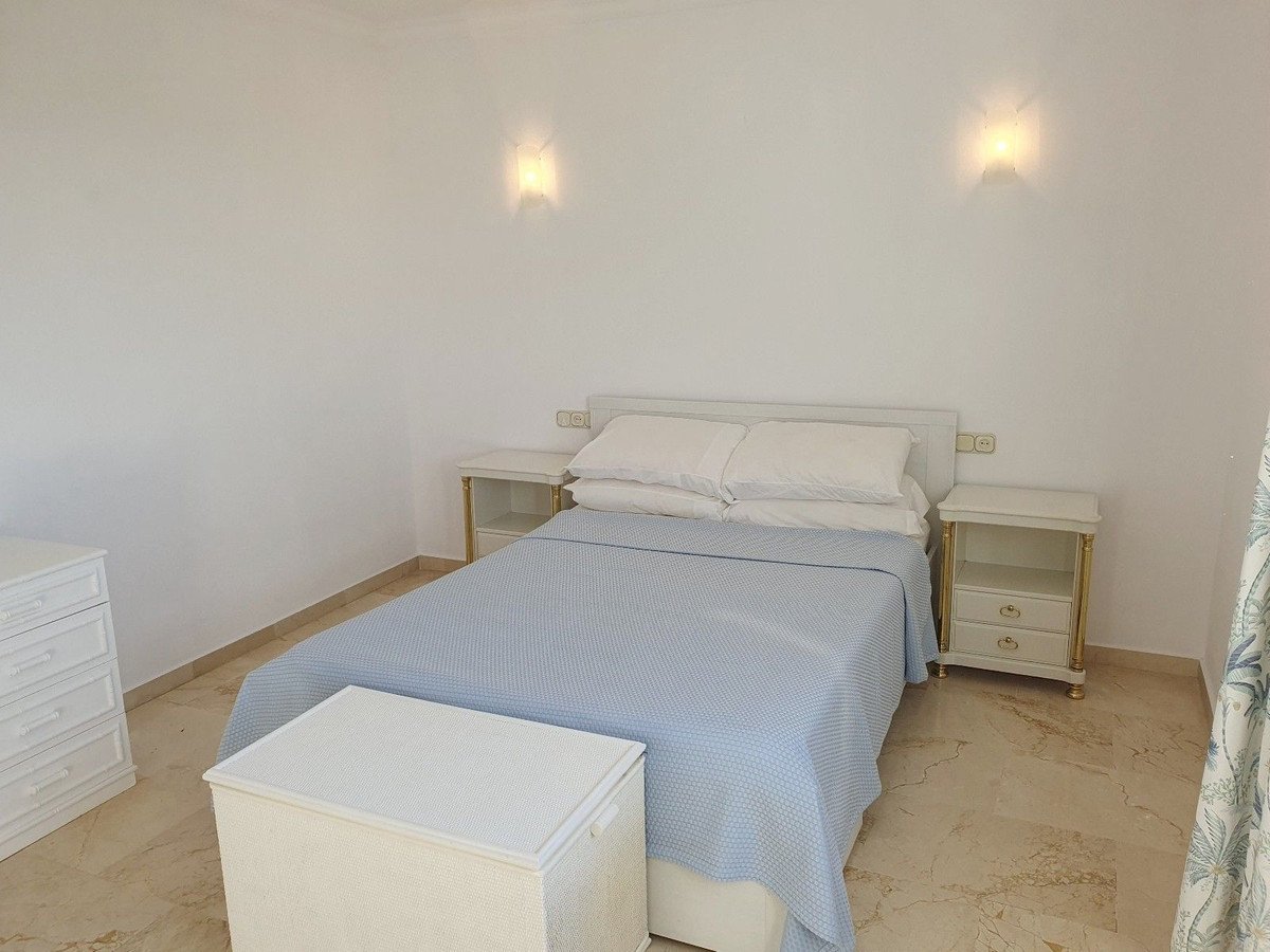 2 Bed Penthouse in El Paraiso