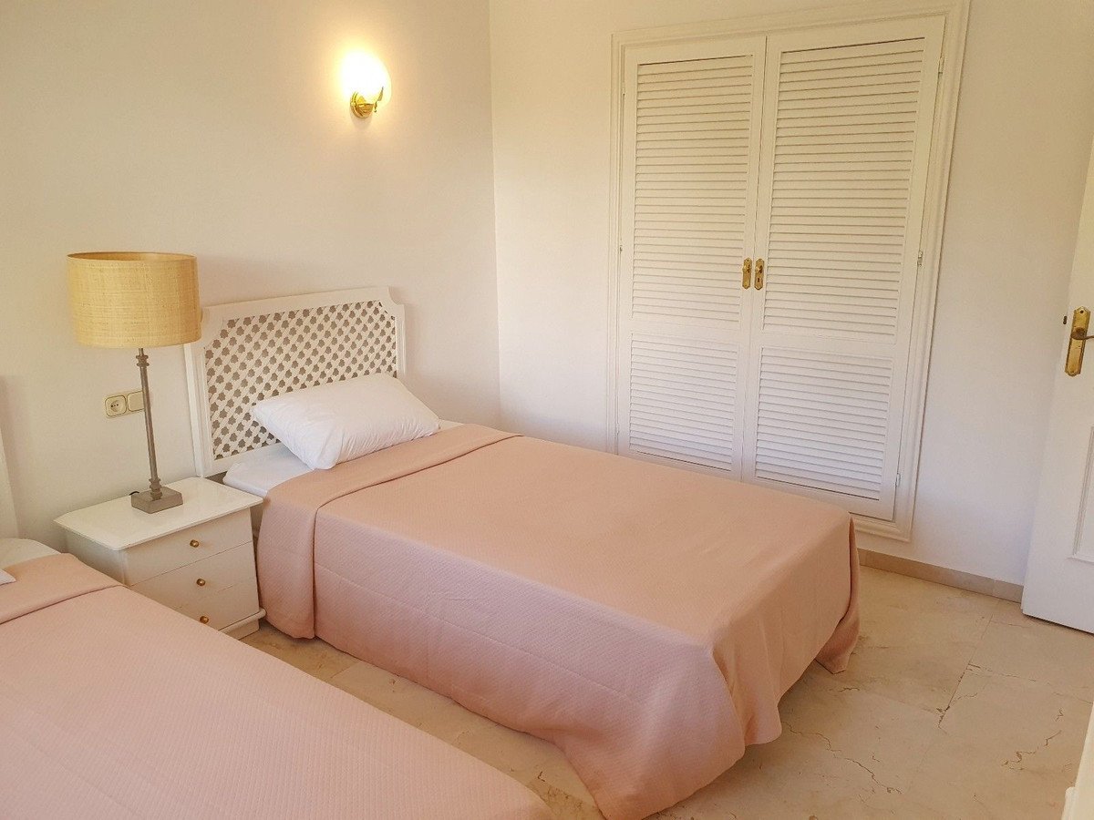 2 Bed Penthouse in El Paraiso