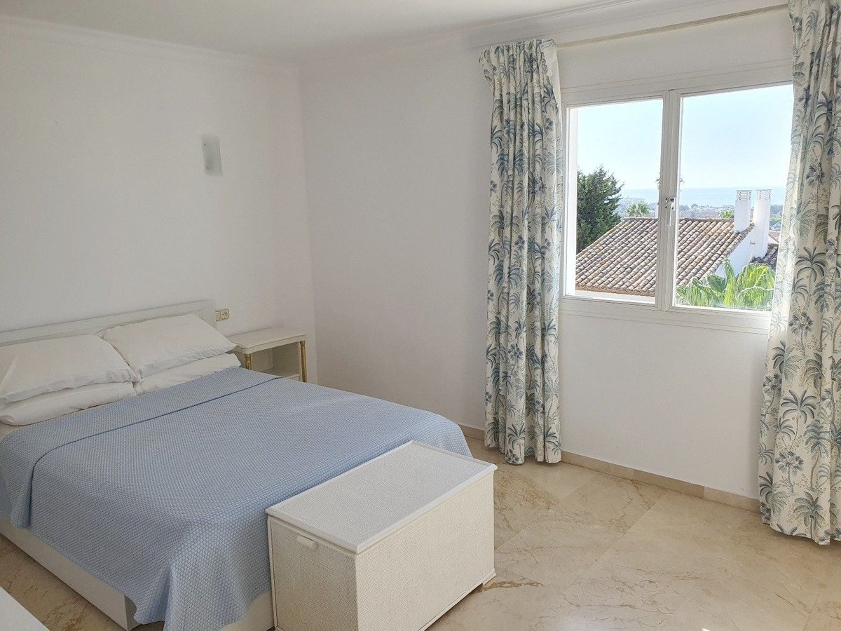 2 Bed Penthouse in El Paraiso