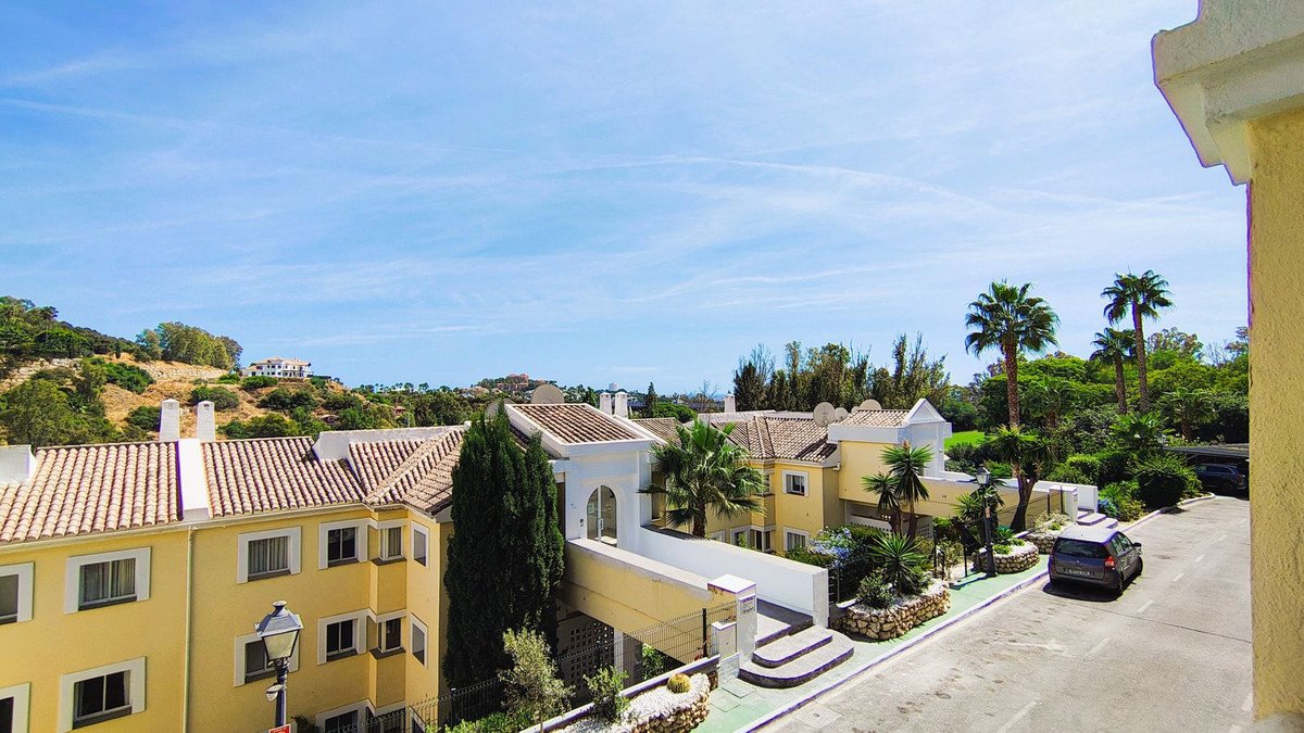 3 Bed Middle Floor Apartment in La Quinta