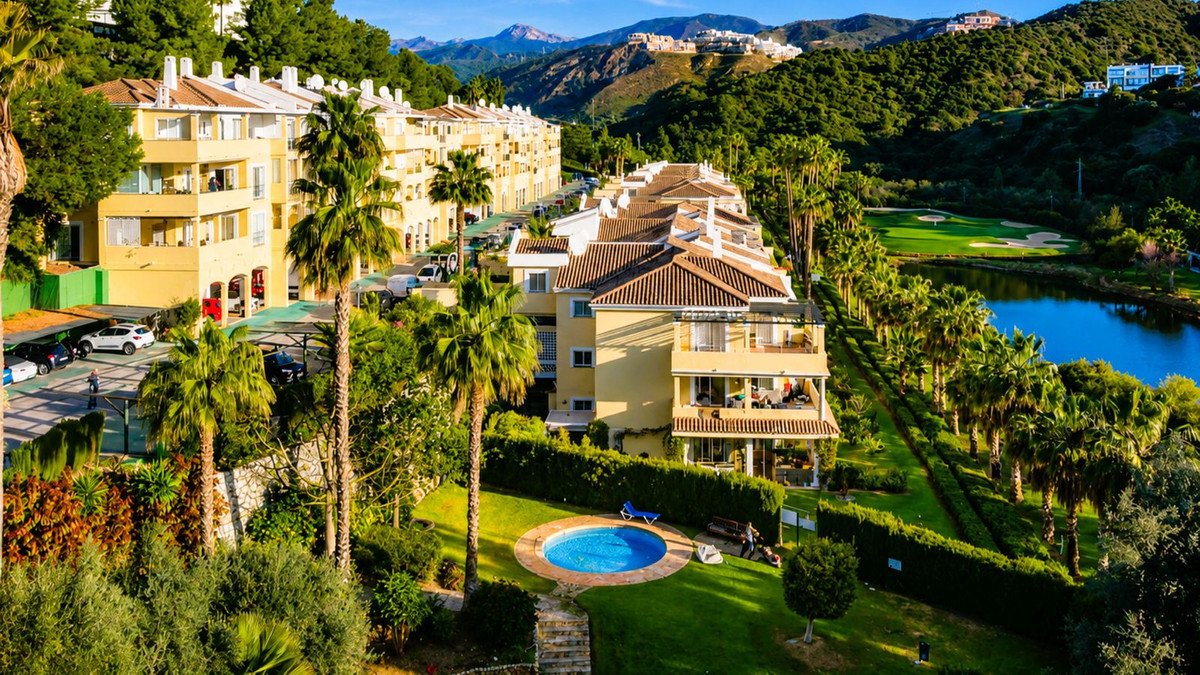 3 Bed Middle Floor Apartment in La Quinta