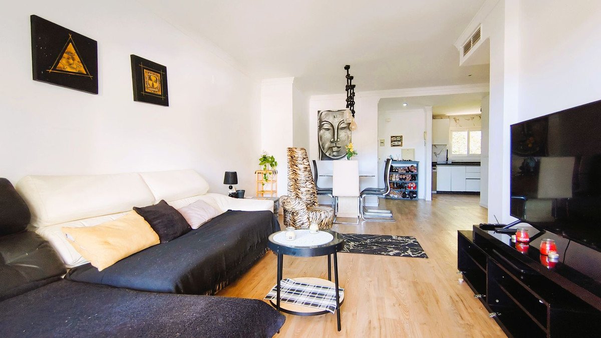3 Bed Middle Floor Apartment in La Quinta