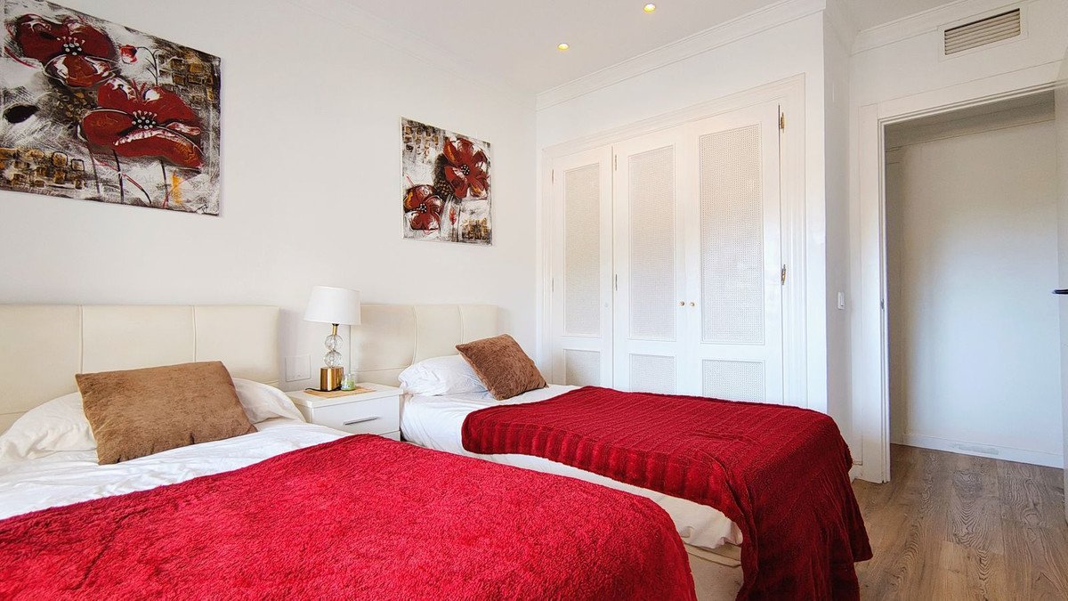 3 Bed Middle Floor Apartment in La Quinta
