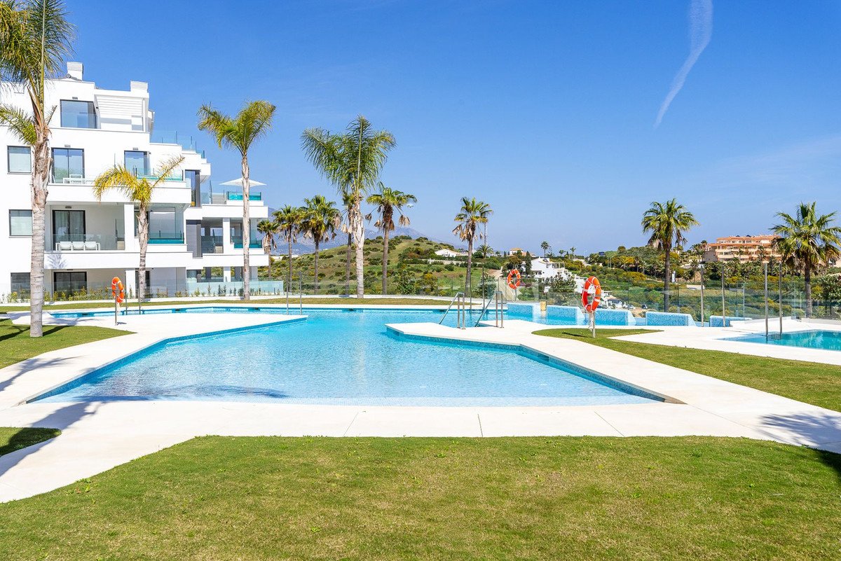 2 Bed Middle Floor Apartment in Mijas