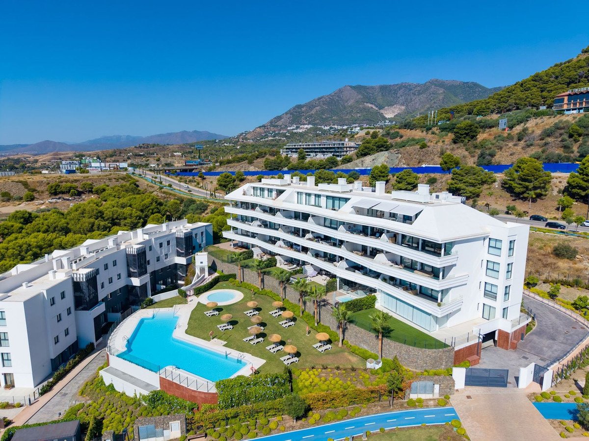 2 Bed Middle Floor Apartment in Fuengirola