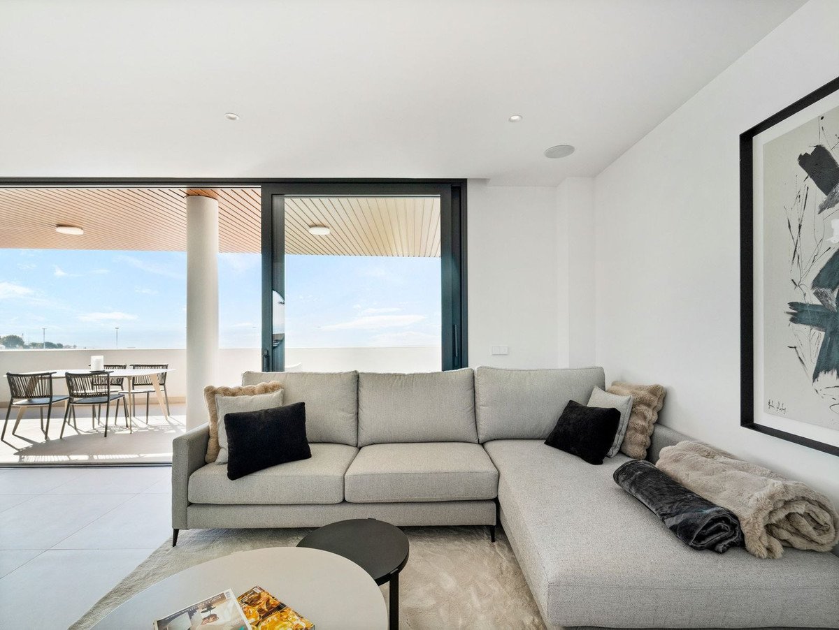 2 Bed Middle Floor Apartment in Fuengirola