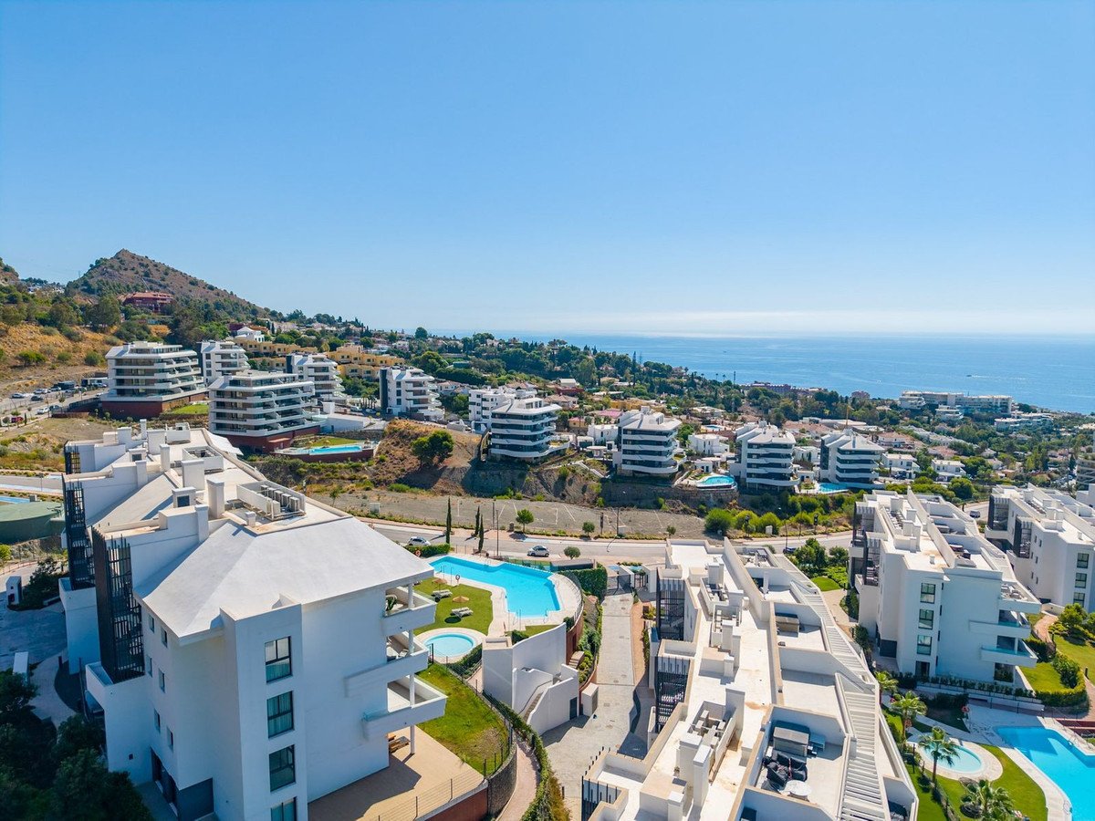 2 Bed Middle Floor Apartment in Fuengirola