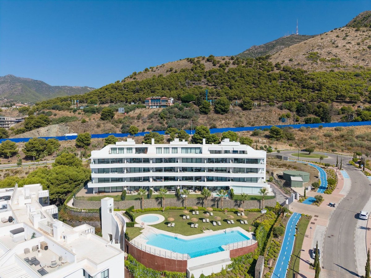 2 Bed Middle Floor Apartment in Fuengirola