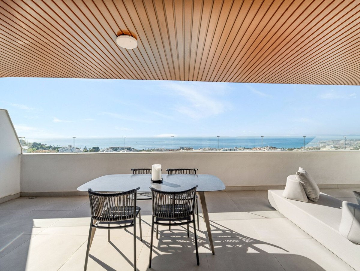 2 Bed Middle Floor Apartment in Fuengirola