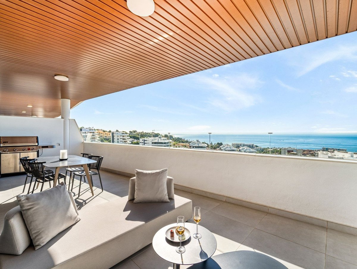 2 Bed Middle Floor Apartment in Fuengirola