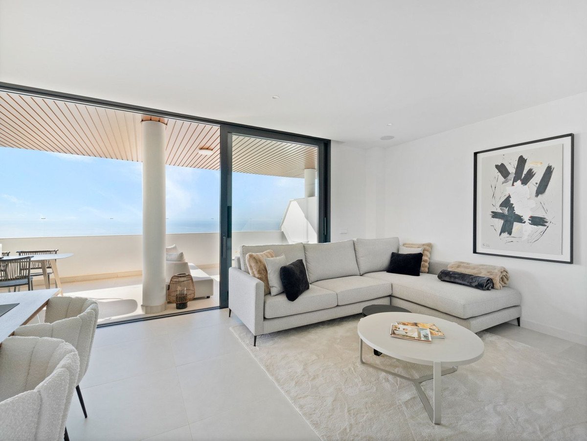 2 Bed Middle Floor Apartment in Fuengirola