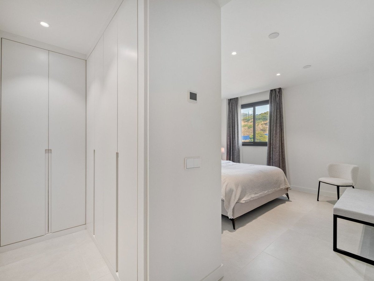 2 Bed Middle Floor Apartment in Fuengirola