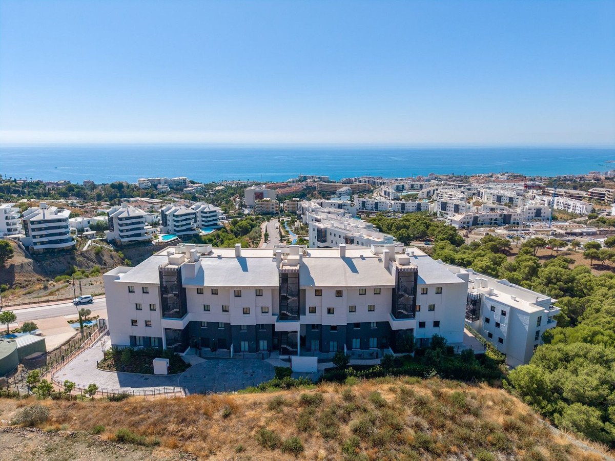 2 Bed Middle Floor Apartment in Fuengirola