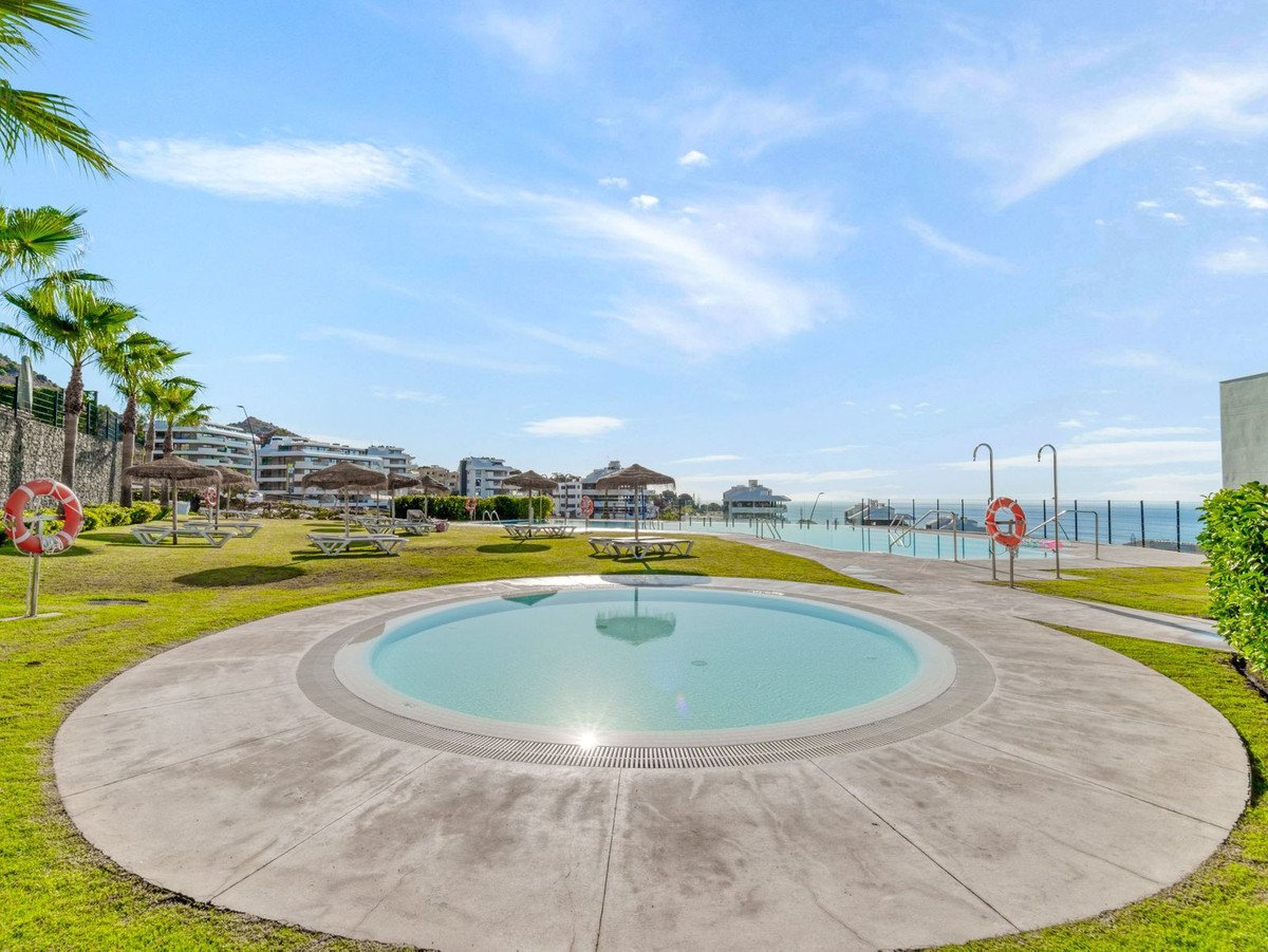2 Bed Middle Floor Apartment in Fuengirola