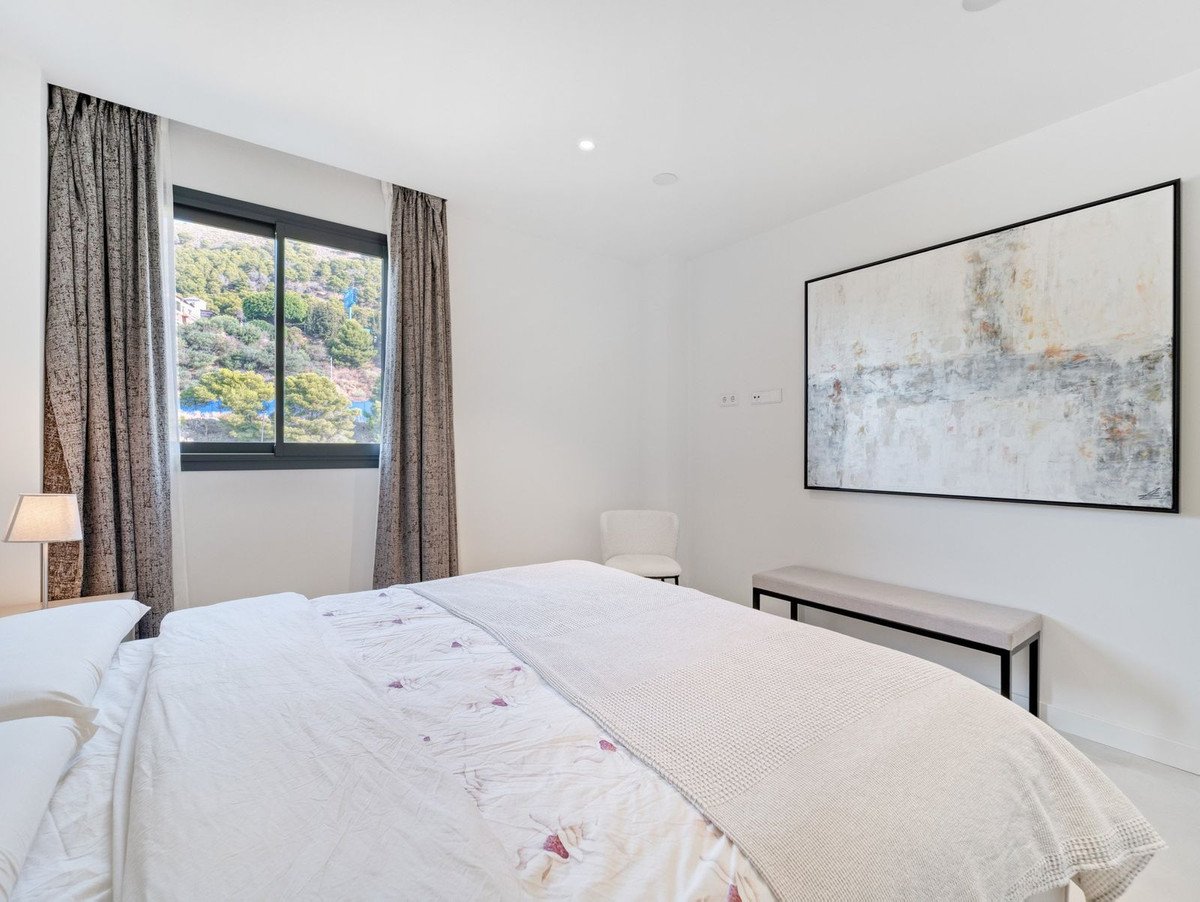 2 Bed Middle Floor Apartment in Fuengirola