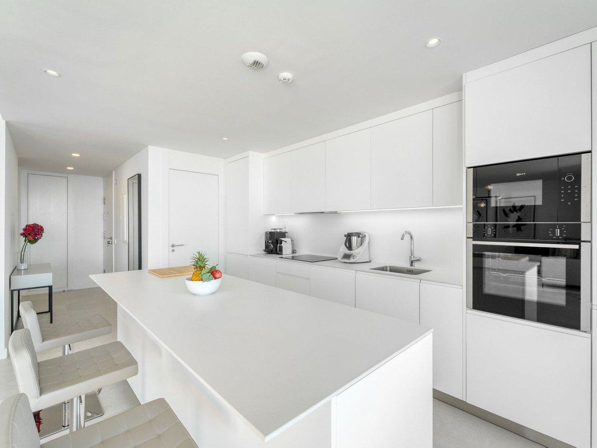 2 Bed Middle Floor Apartment in Fuengirola