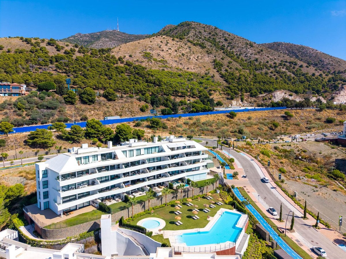 2 Bed Middle Floor Apartment in Fuengirola