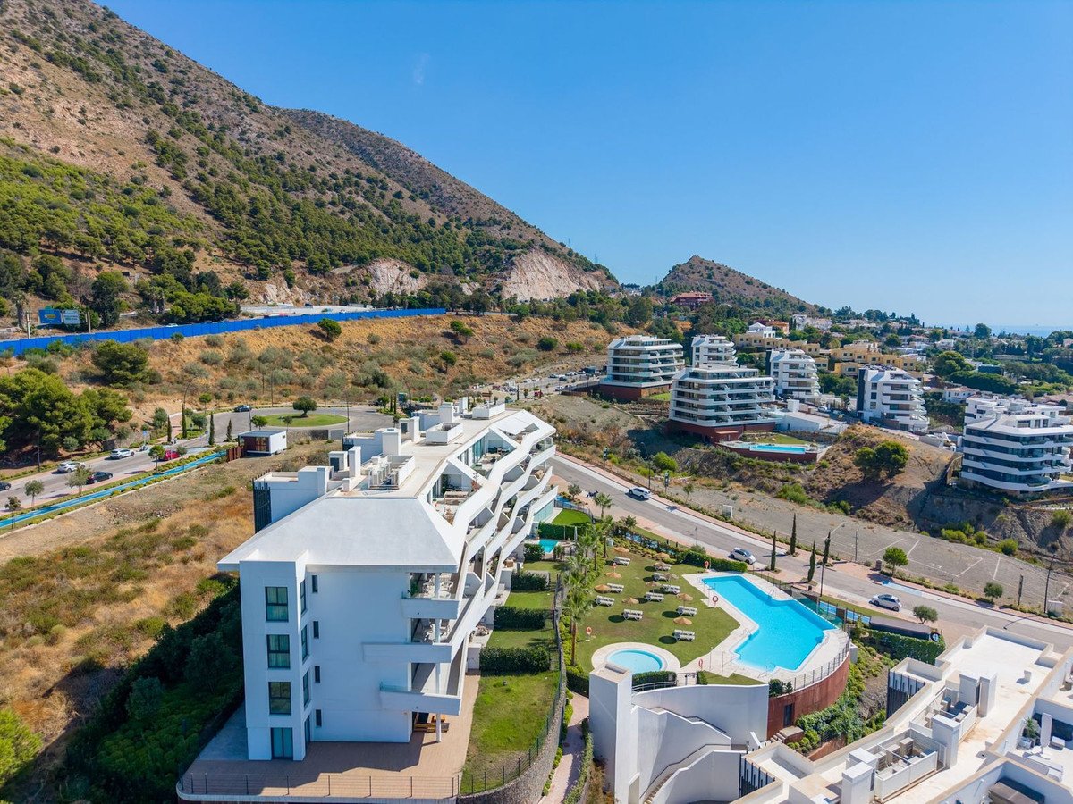2 Bed Middle Floor Apartment in Fuengirola
