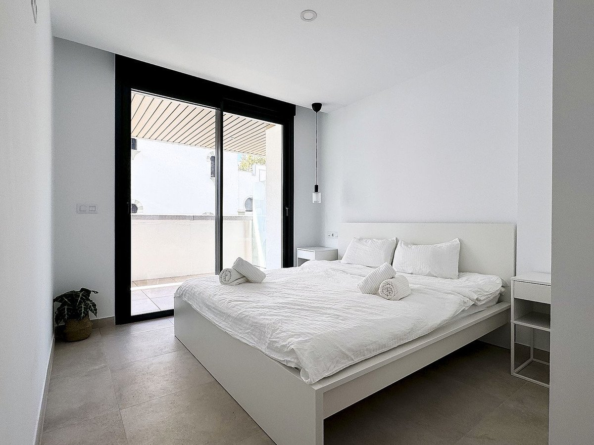 2 Bed Middle Floor Apartment in Fuengirola