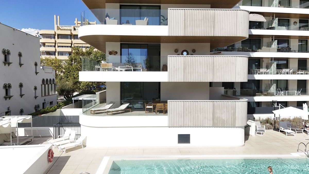 2 Bed Middle Floor Apartment in Fuengirola