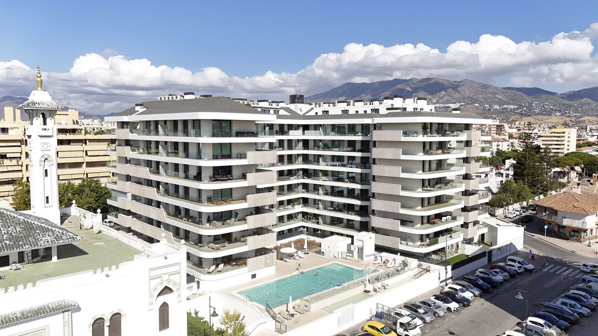 2 Bed Middle Floor Apartment in Fuengirola