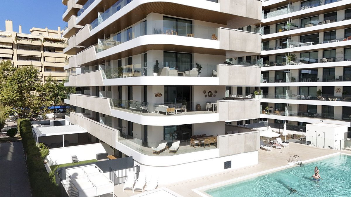 2 Bed Middle Floor Apartment in Fuengirola