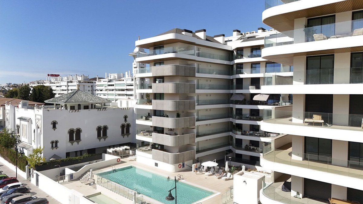 2 Bed Middle Floor Apartment in Fuengirola