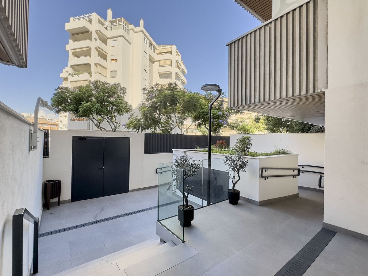 2 Bed Middle Floor Apartment in Fuengirola