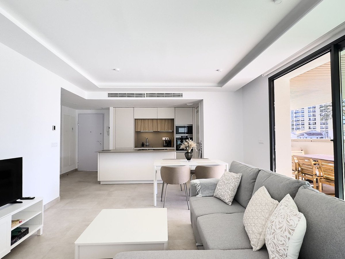 2 Bed Middle Floor Apartment in Fuengirola