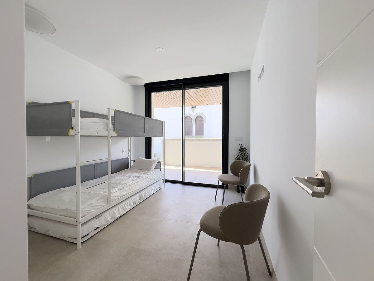 2 Bed Middle Floor Apartment in Fuengirola