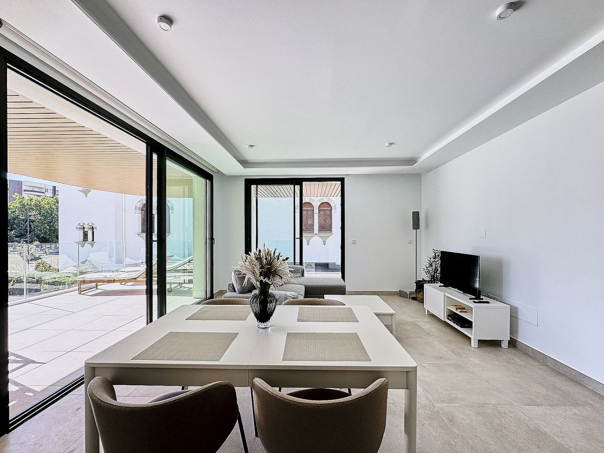 2 Bed Middle Floor Apartment in Fuengirola
