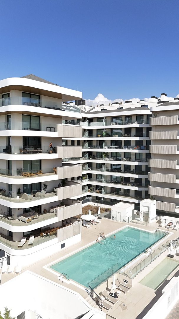 2 Bed Middle Floor Apartment in Fuengirola