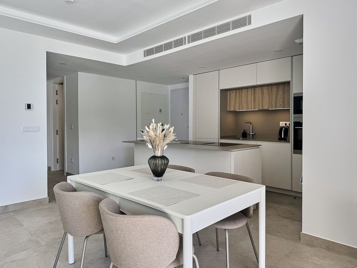 2 Bed Middle Floor Apartment in Fuengirola
