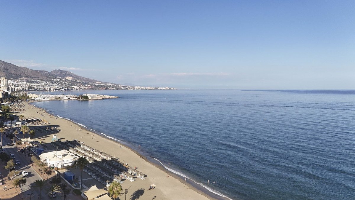 2 Bed Middle Floor Apartment in Fuengirola