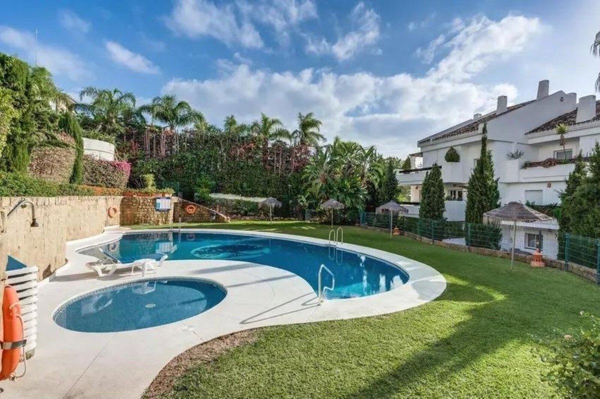 2 Bed Ground Floor Apartment in Nueva Andalucía