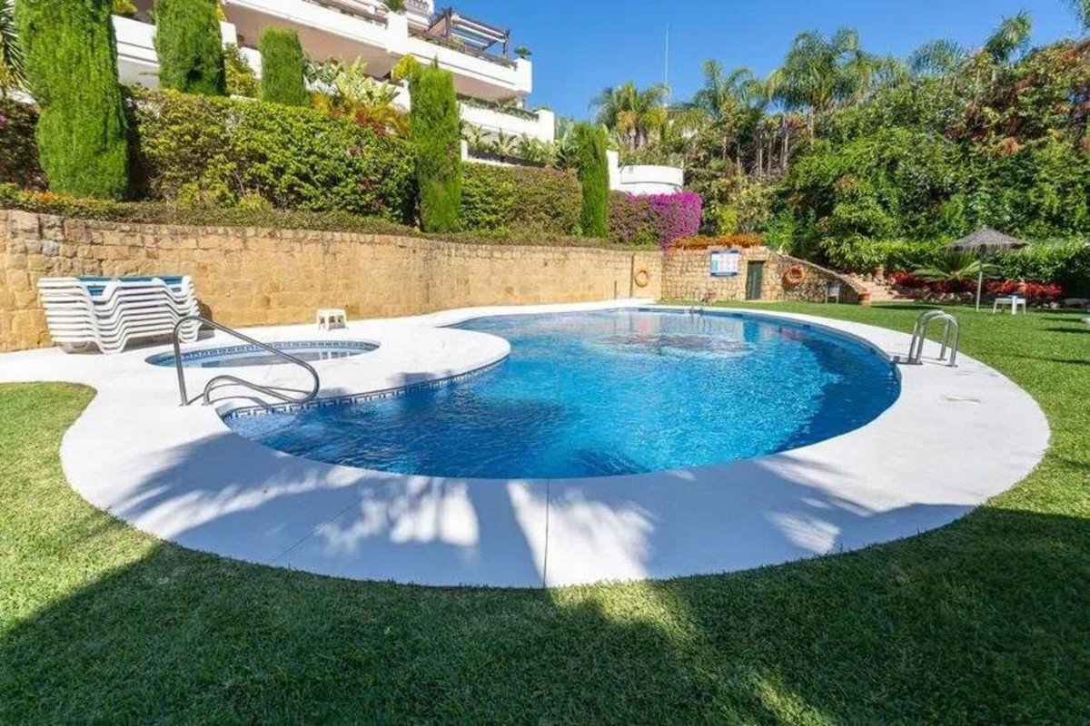2 Bed Ground Floor Apartment in Nueva Andalucía