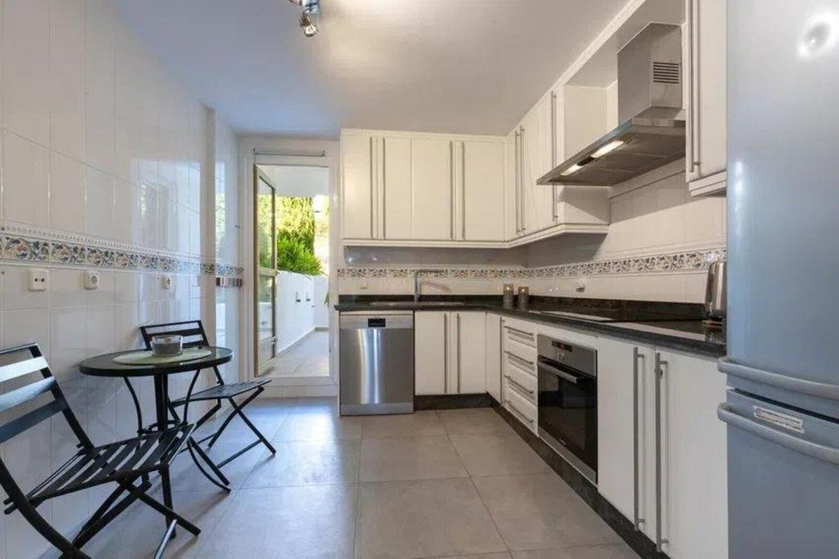 2 Bed Ground Floor Apartment in Nueva Andalucía