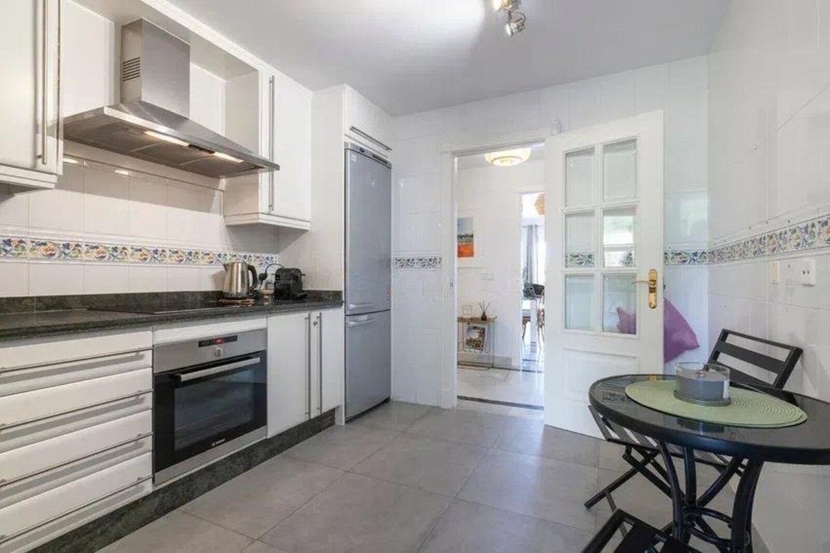2 Bed Ground Floor Apartment in Nueva Andalucía