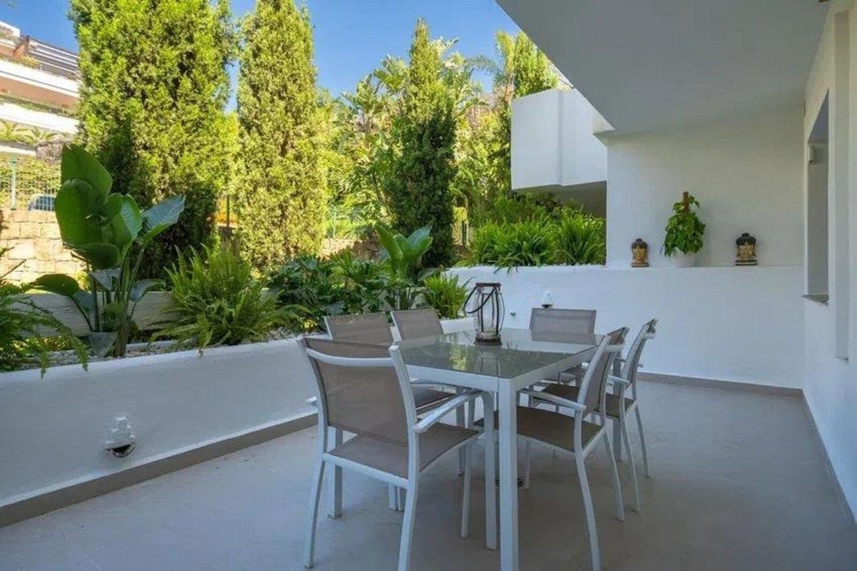 2 Bed Ground Floor Apartment in Nueva Andalucía
