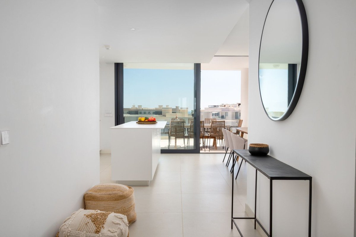 3 Bed Middle Floor Apartment in Higueron