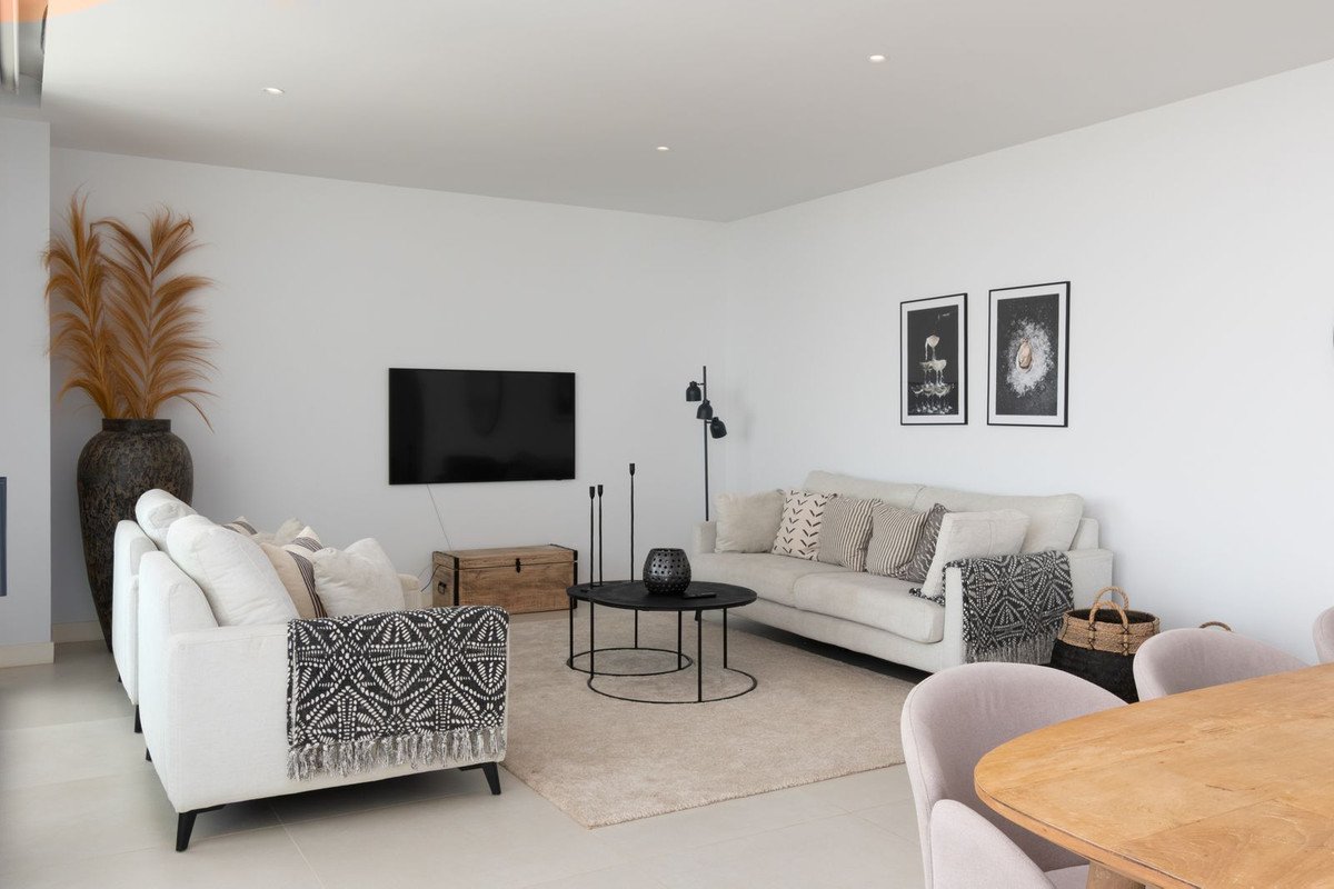 3 Bed Middle Floor Apartment in Higueron